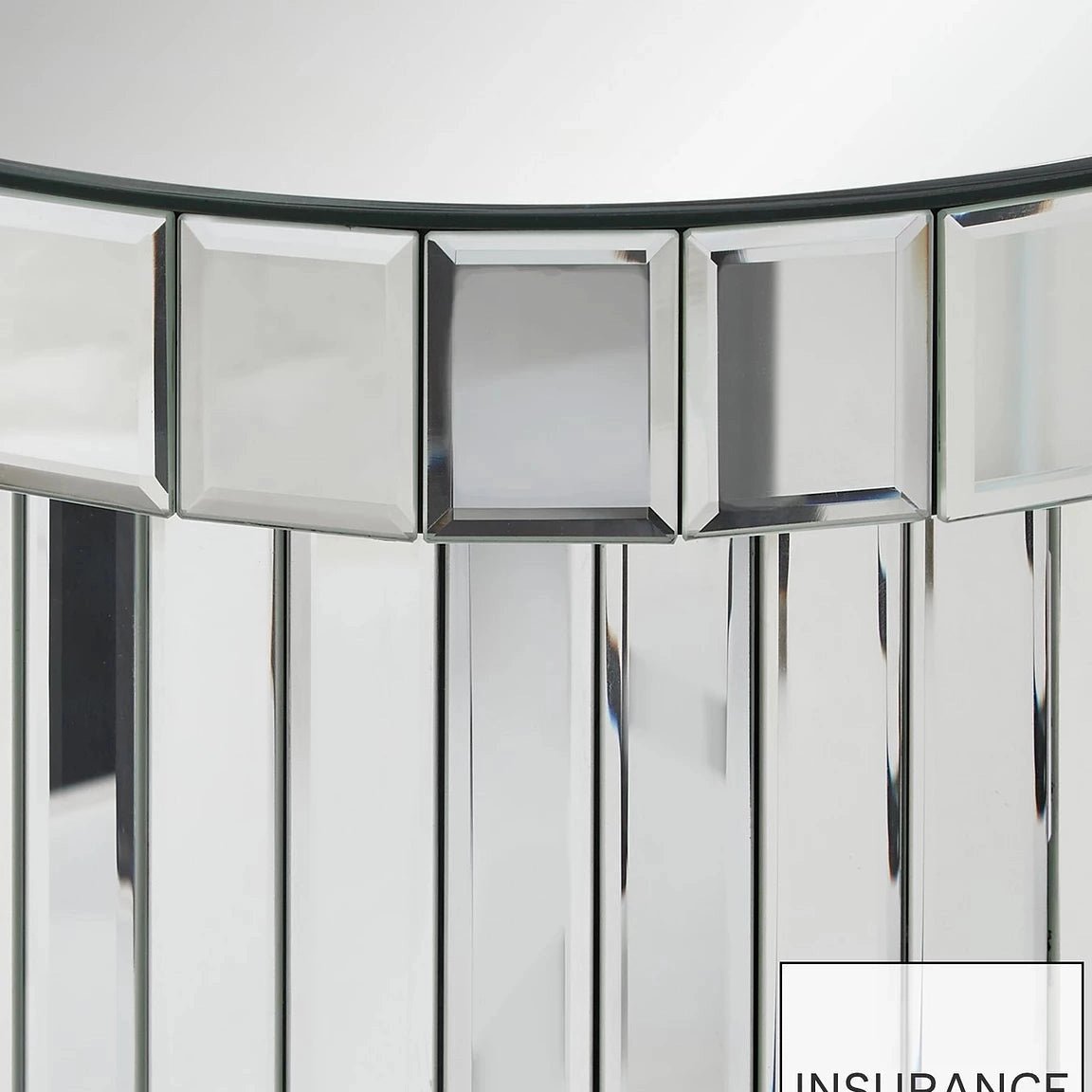 ✨ Luxe Mirrored End Table – A Glamorous Statement Piece! ✨ - Fabels