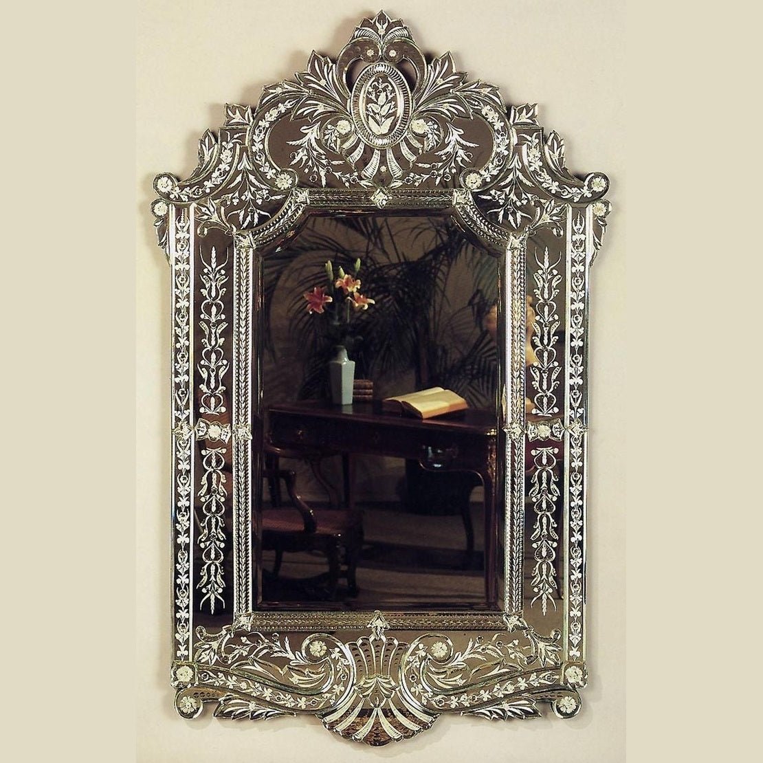 Majestic Laurel Venetian Mirror – A Symbol of Grandeur & Timeless Elegance - Fabels