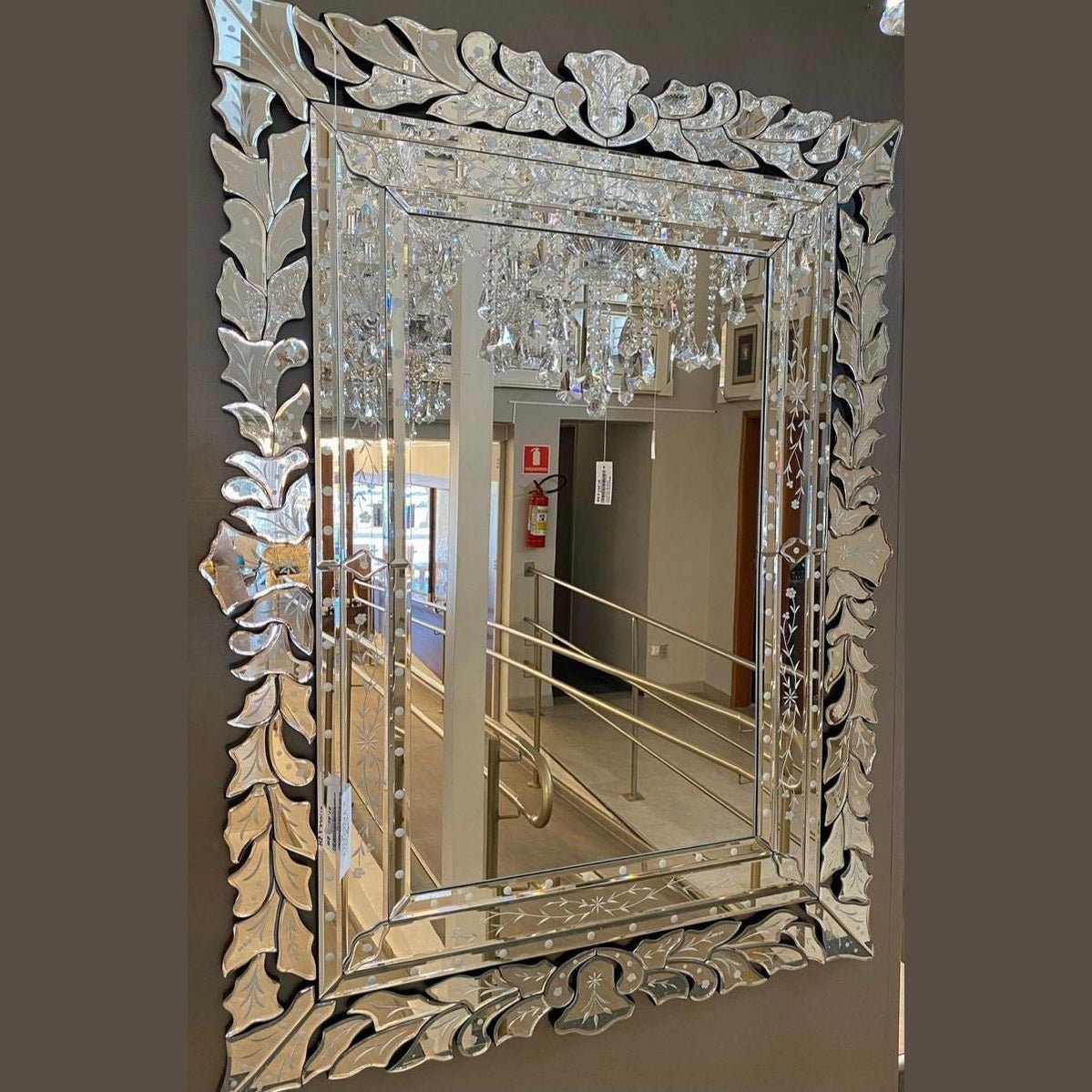 Majestic Verona Venetian Mirror – A Timeless Masterpiece - Fabels