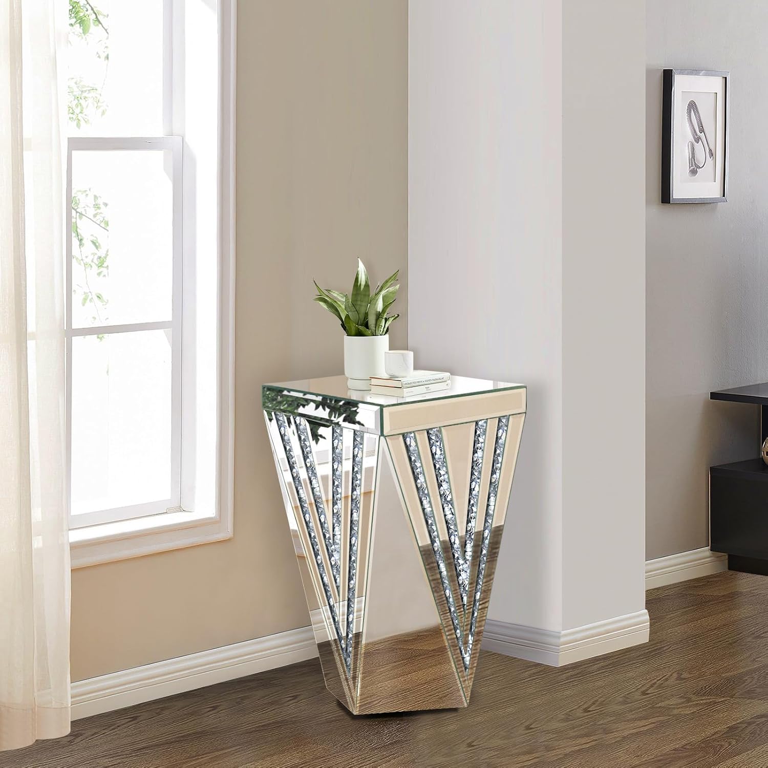 ✨ Mirrored Crystal "V" Accent Table – Glamour Meets Modern Elegance! ✨ - Fabels