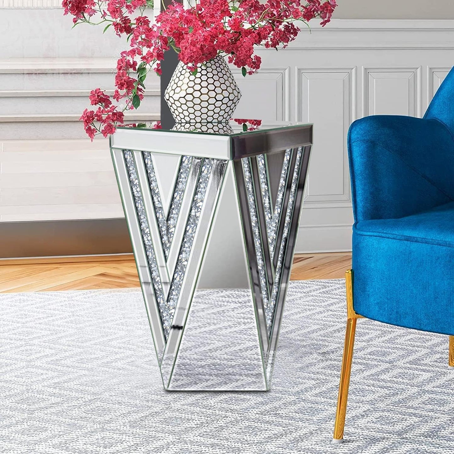 ✨ Mirrored Crystal "V" Accent Table – Glamour Meets Modern Elegance! ✨ - Fabels