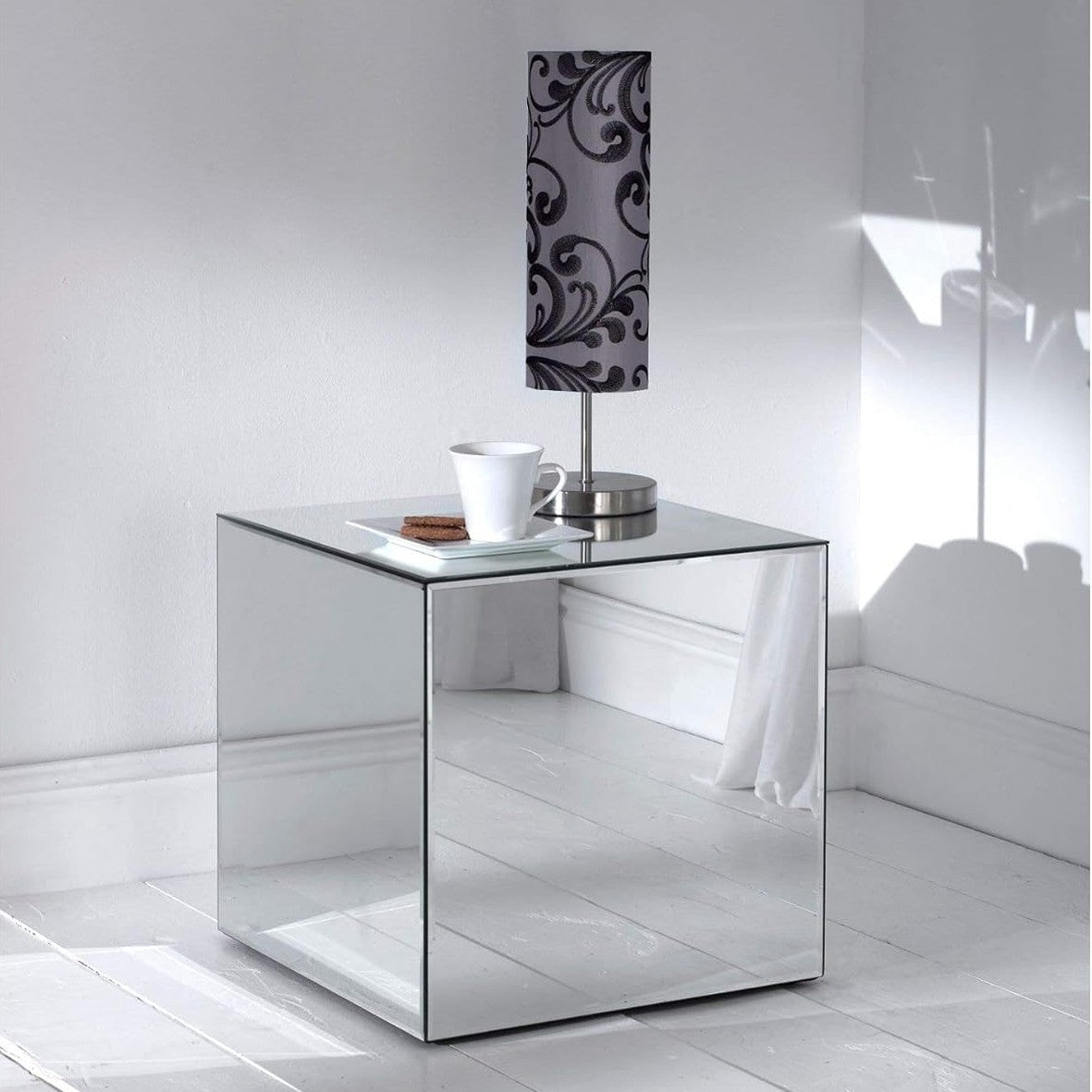 ✨ Modern Mirrored Cube Side Table – Minimalist Luxury with a Reflective Touch! ✨ - Fabels
