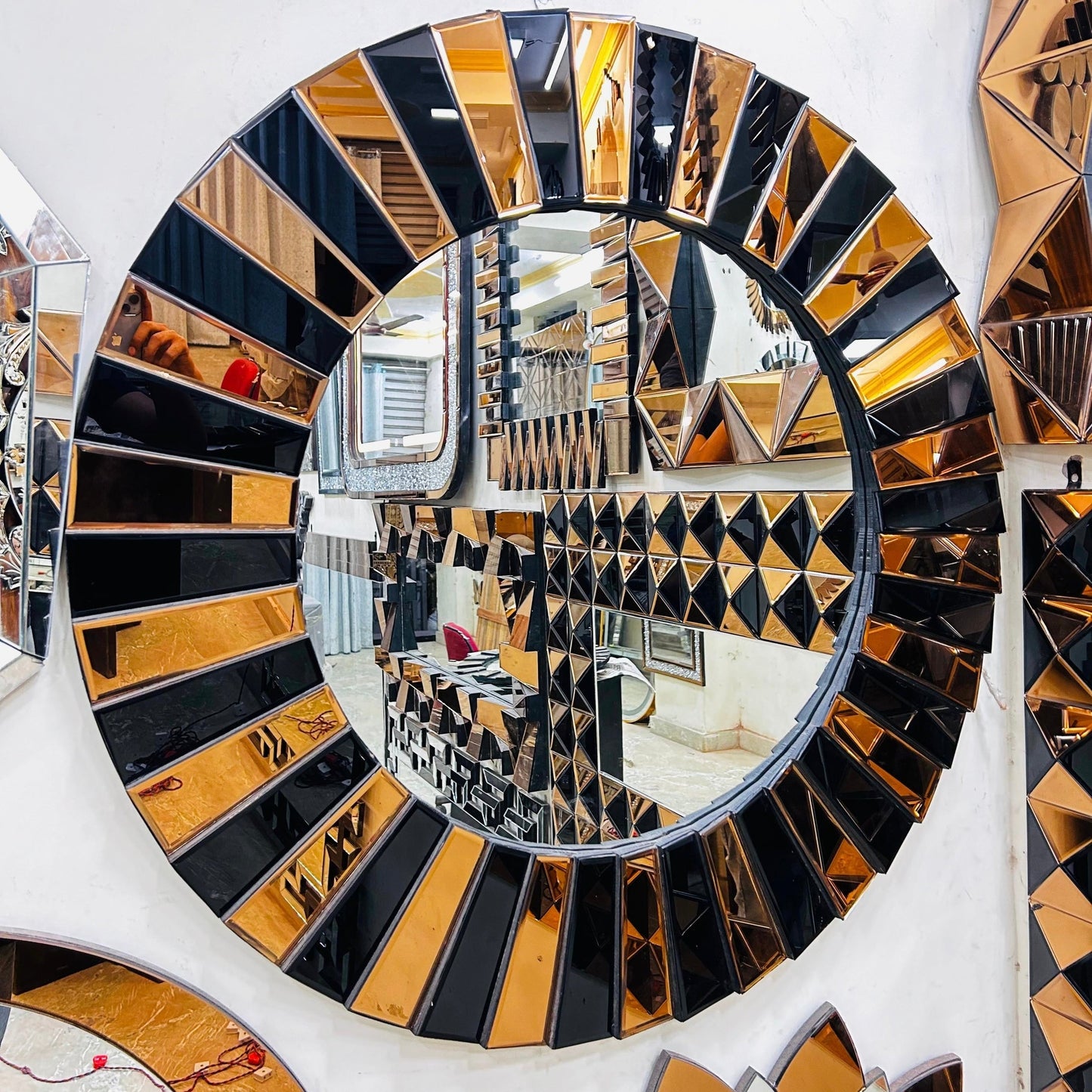 The Noir Gold Luxe Mirror – A Fusion of Bold Elegance & Modern Design - Fabels