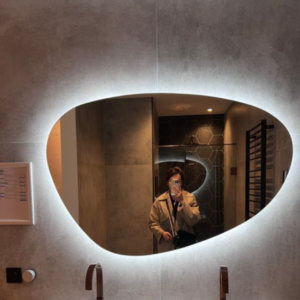 Irregular Amoeba Wall Art – Abstract Mirror for Contemporary Spaces